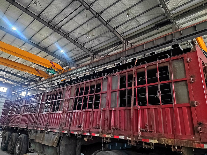 发往安徽汽车零部件底板总成、侧门总成第一车